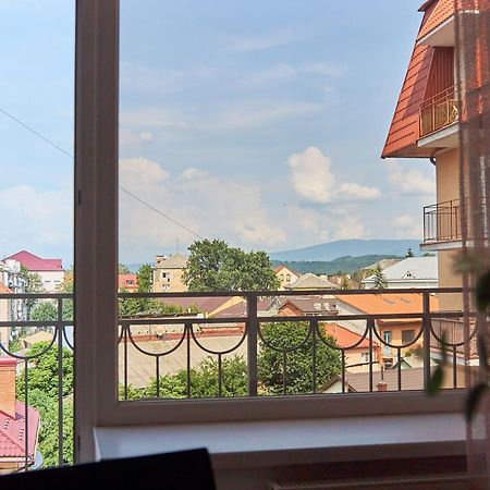 Lux Apartment Мукачеве Екстериор снимка