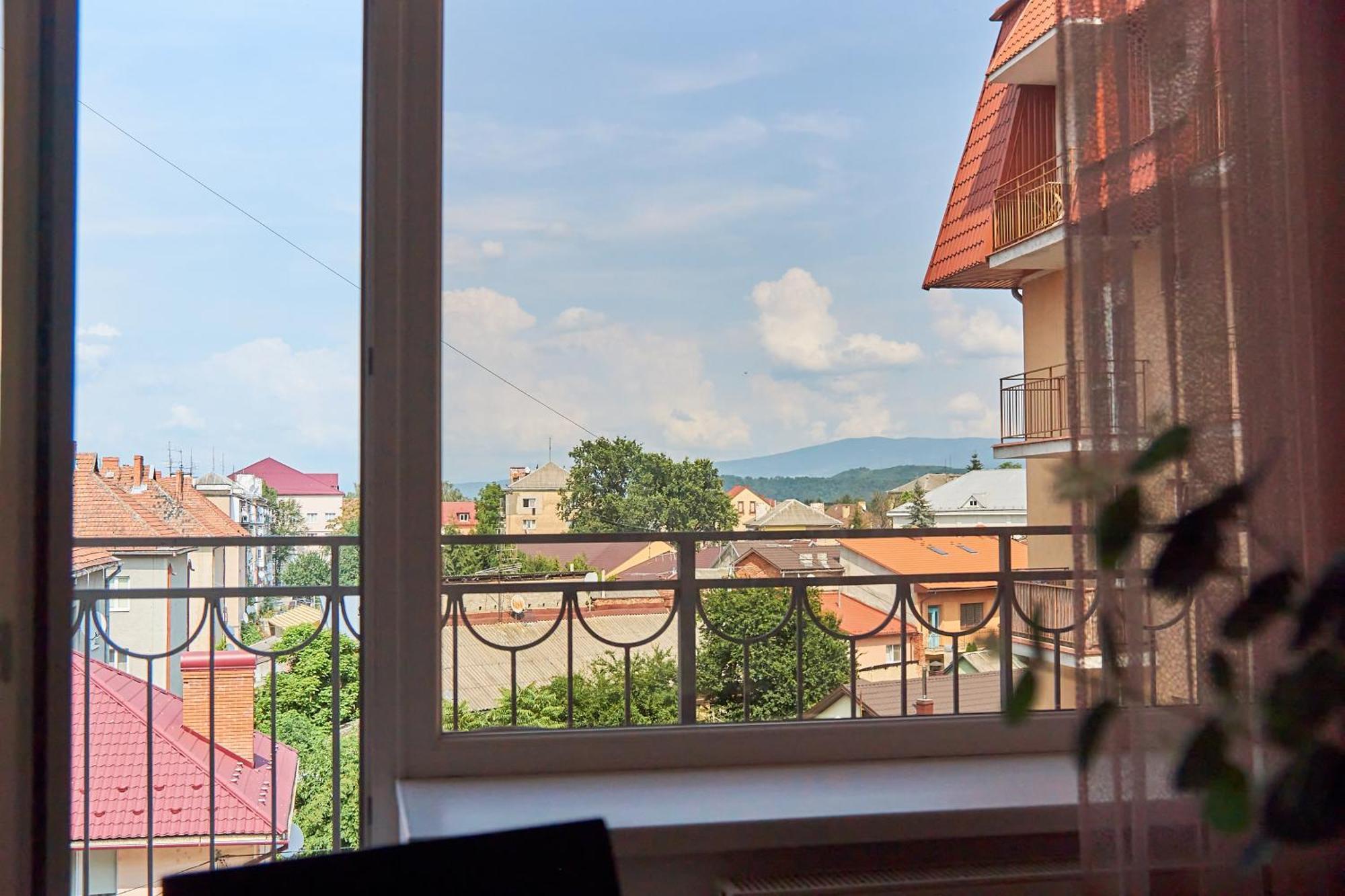 Lux Apartment Мукачеве Екстериор снимка