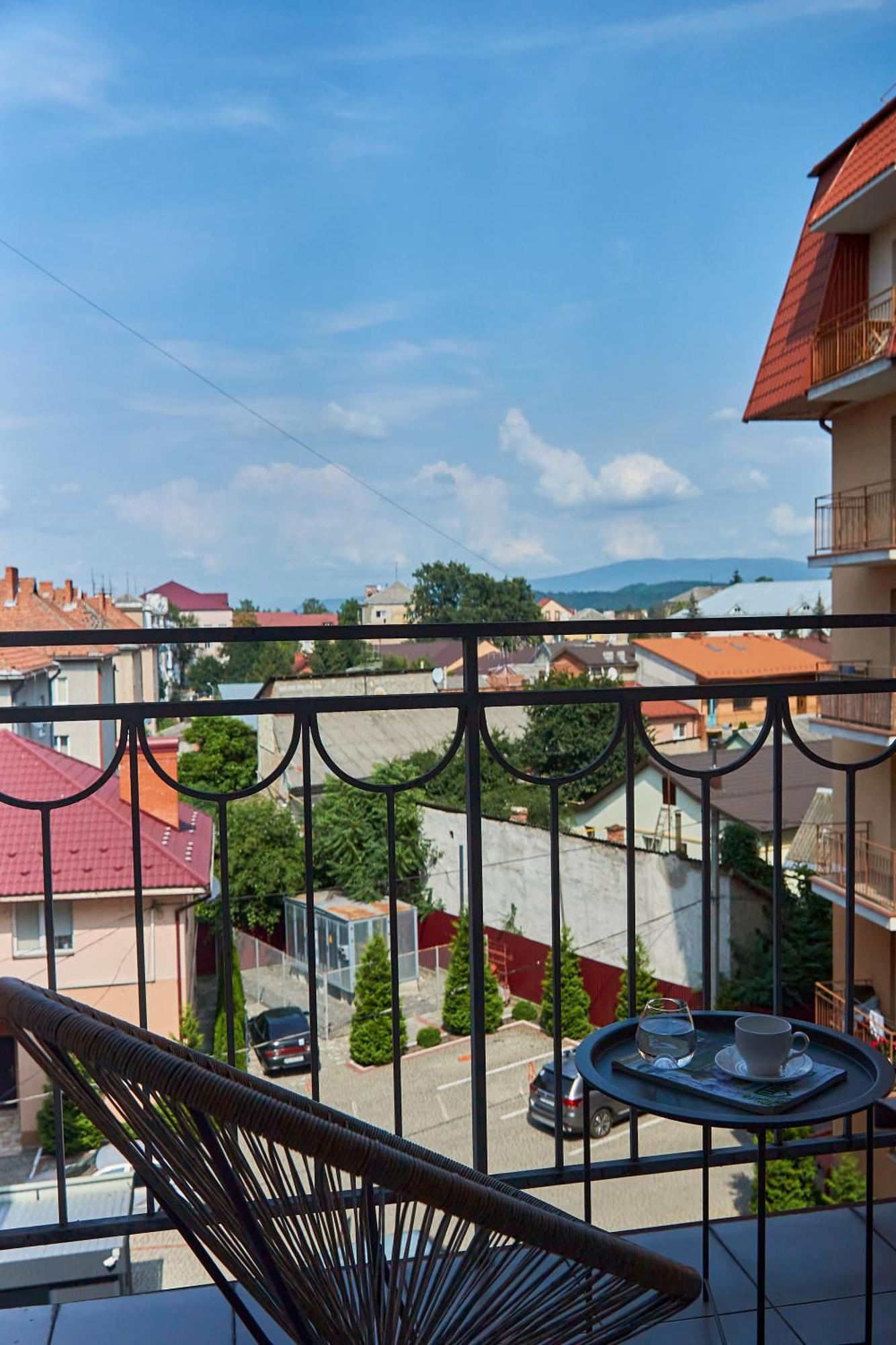 Lux Apartment Мукачеве Екстериор снимка